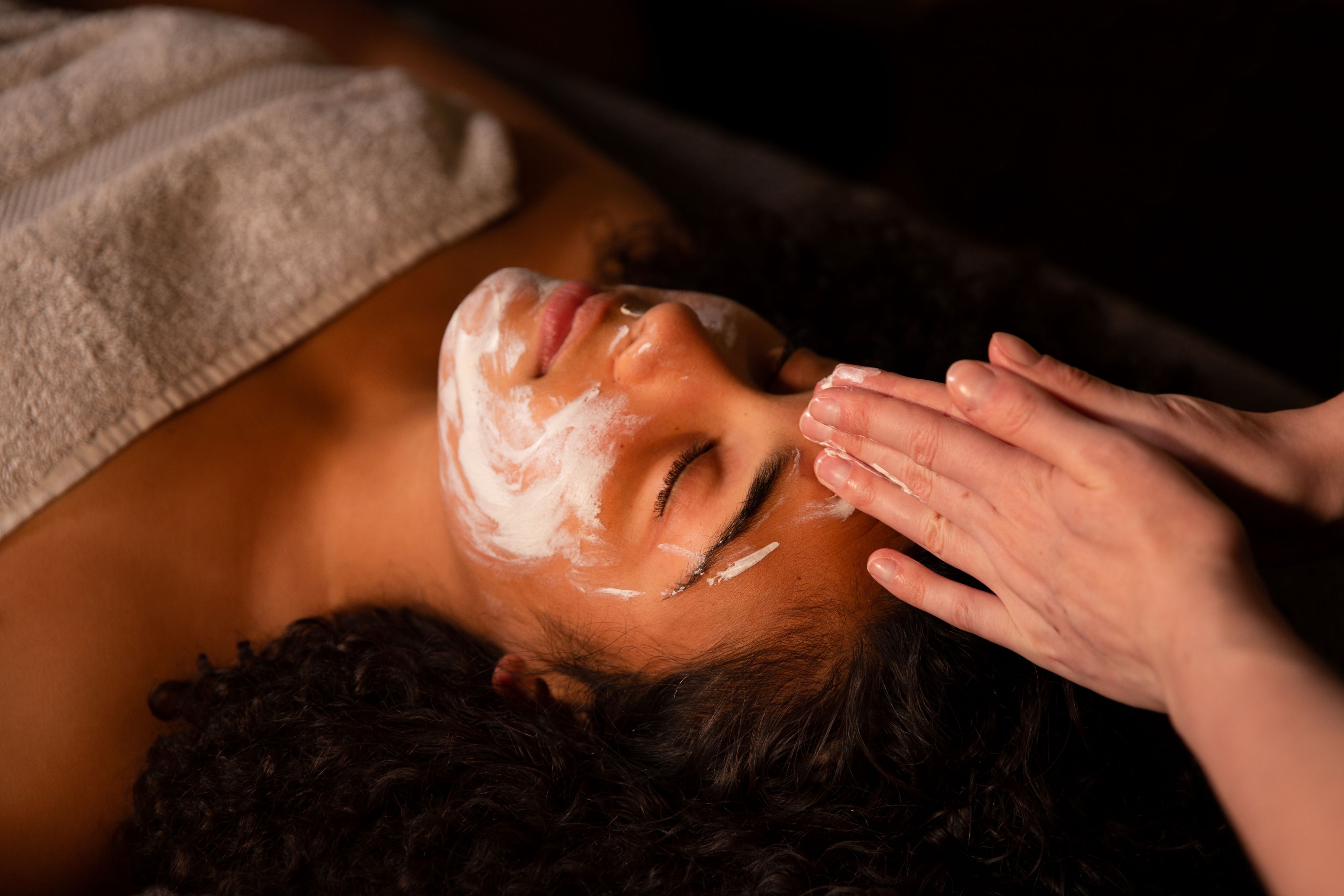 Package: Elemis Expert™ | Nourish Facial + Body Ritual 55 Minutes