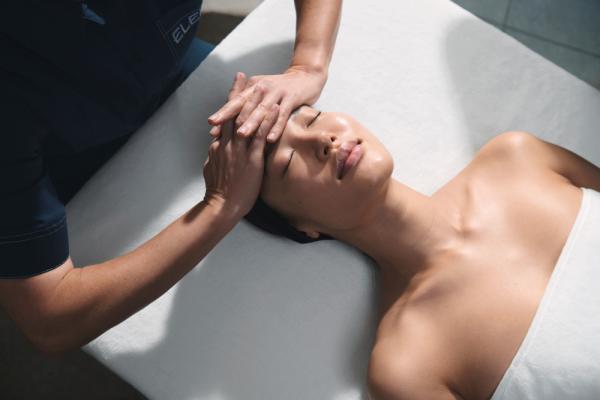 Elemis Expert™ Touch Define Facial