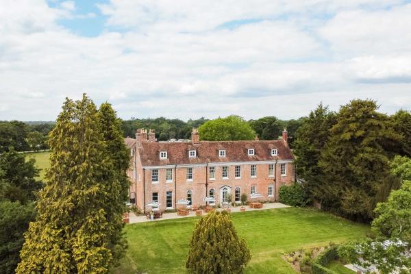 New Park Manor Hotel: Among The Trees