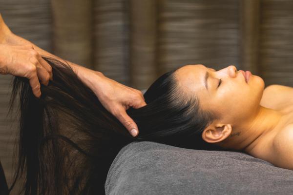 The W Indian Head Massage