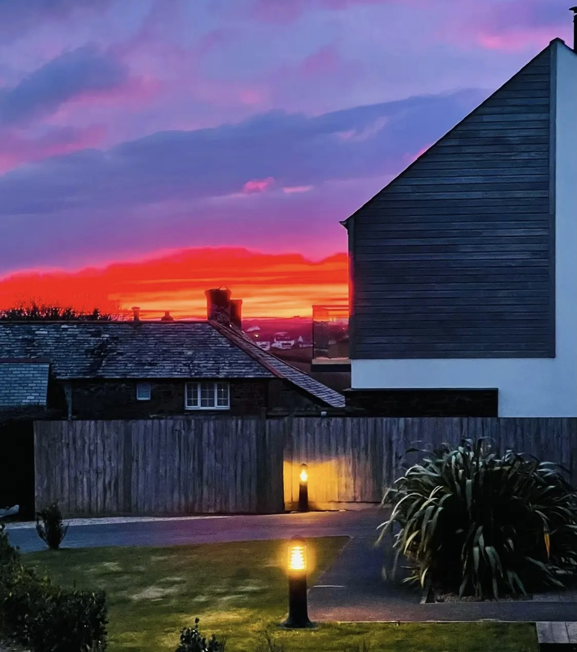 Sunset 16:00 - 19:00