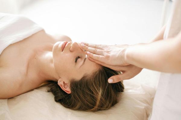 Pure Organic Aromatherapy Facial - 40 Minutes