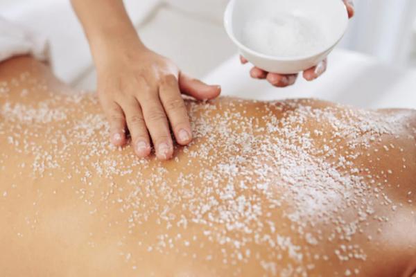 Elemis Expert Salt & Body Cleansing Scrub (includes shower)