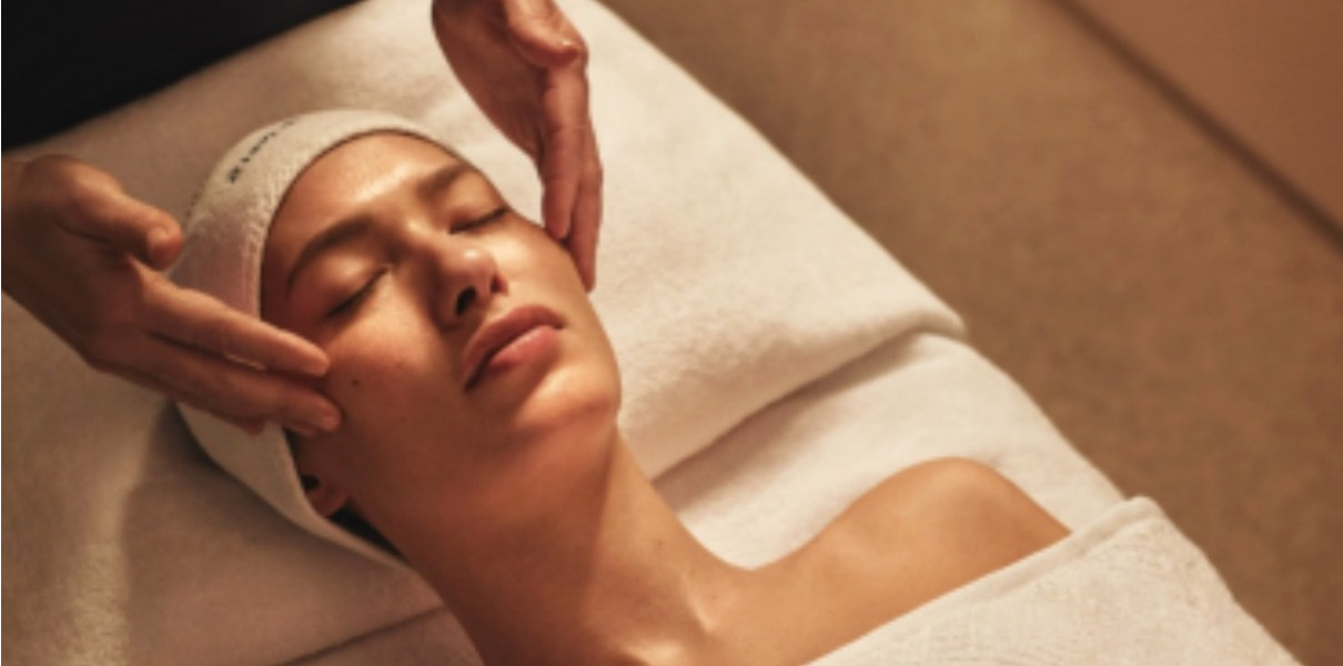 Elemis Expert Touch Define Facial 50 Minute