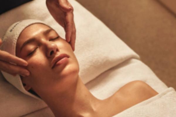 Elemis Expert Touch Define Facial 50 Minute