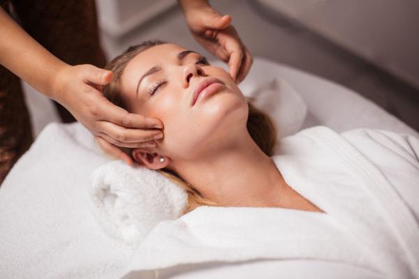 Elemis Expert Touch Nourish Facial 25 Minute Facial