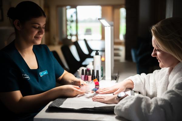 Classic Manicure 40 Minutes