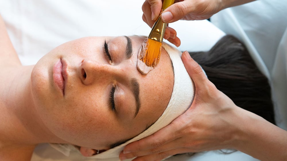 Elemis Expert Touch Renew Facial 50 Minutes