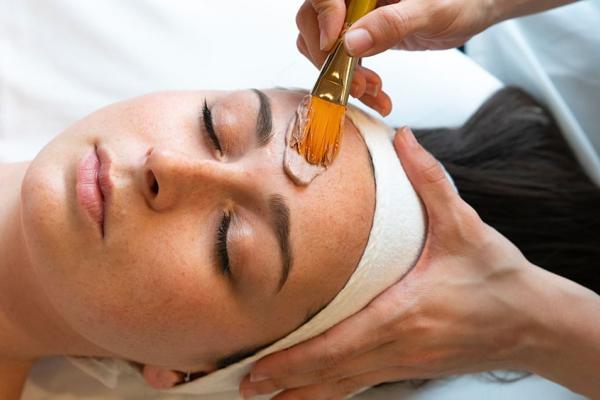 Elemis Expert Touch Renew Facial 50 Minutes