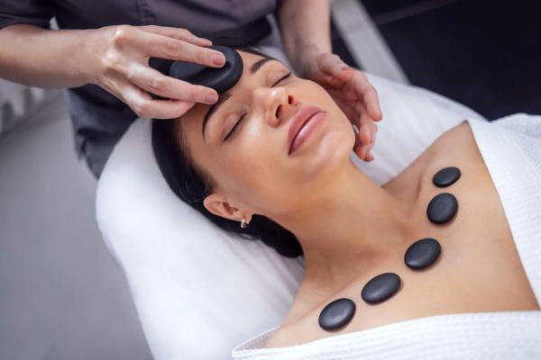 Elemis Expert Transformative  80 Minute Hot Stone Massage