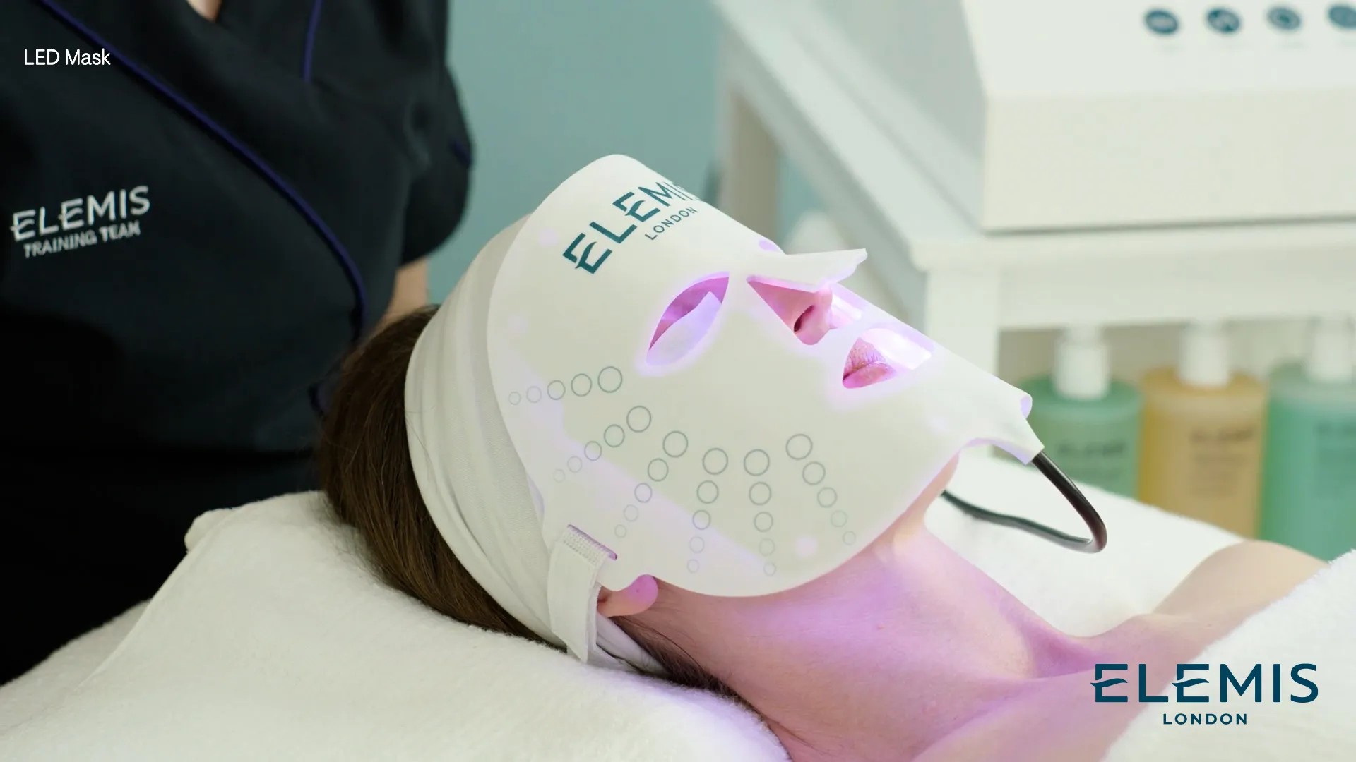 Expert Tech Smooth & Polish Facial