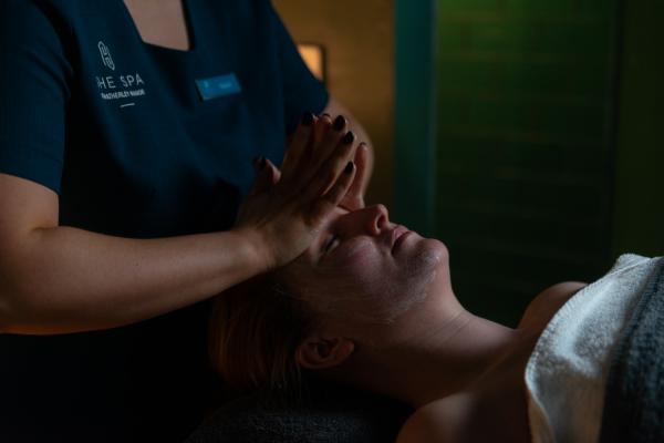 ELEMIS Expert Touch Reveal 55 Minutes