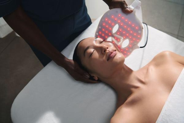 Elemis Luxury LED Facial