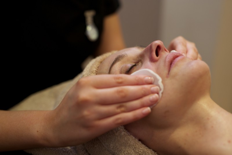 Organic Aromatherapy Facial - 50 Minutes