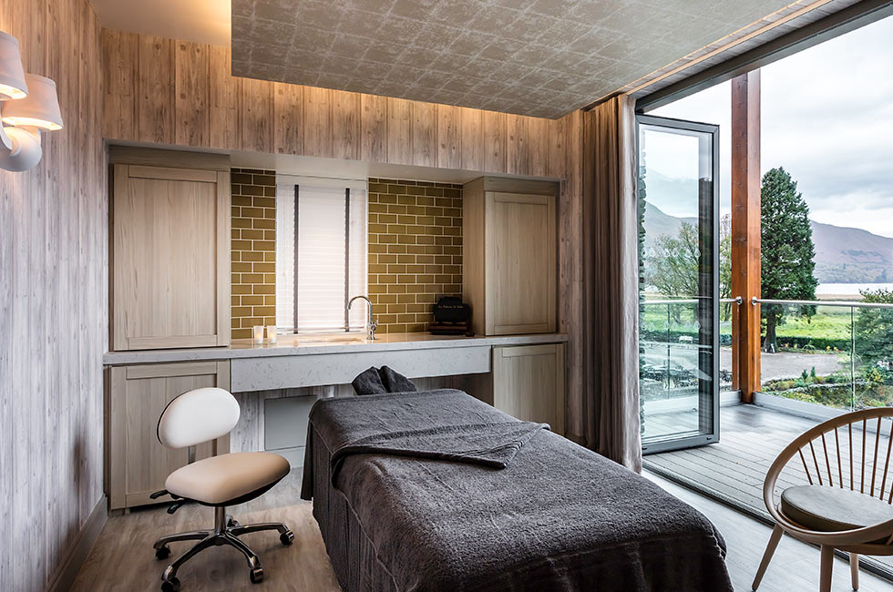 Falls Deluxe Trio - Back,Neck & Shoulder Massage Mini Facial & Head Massage