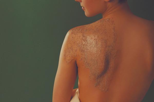 VOYA Luscious Salt Glow Body Scrub