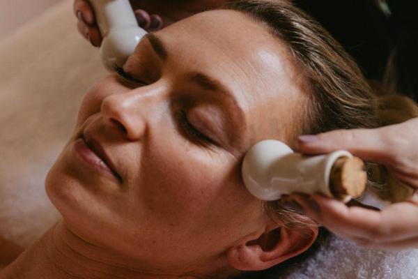 Hot sandstone Facial | 60 minutes