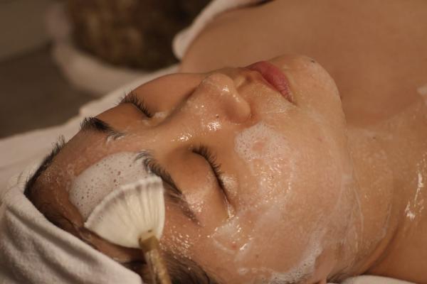 60 minute Signature Facial