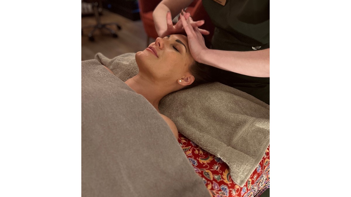 Ayurvedic Face Massage (Mukhabhyanga)