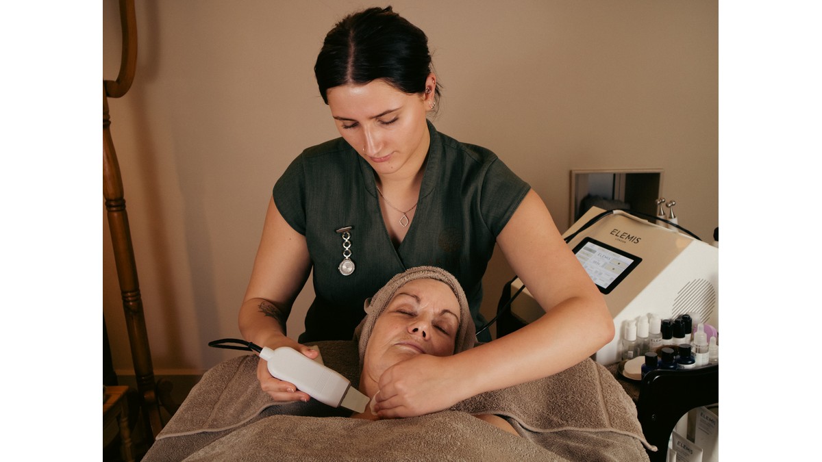 Elemis Expert™ Tech Nut Free Facial