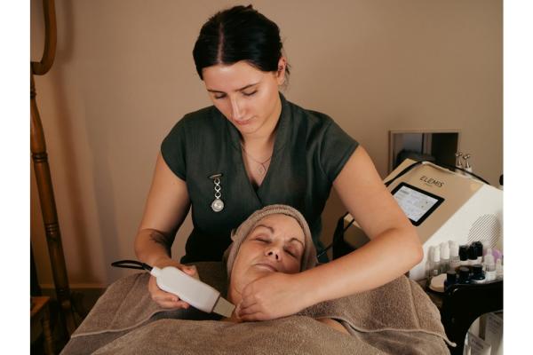 Elemis Expert™ Tech Nut Free Facial