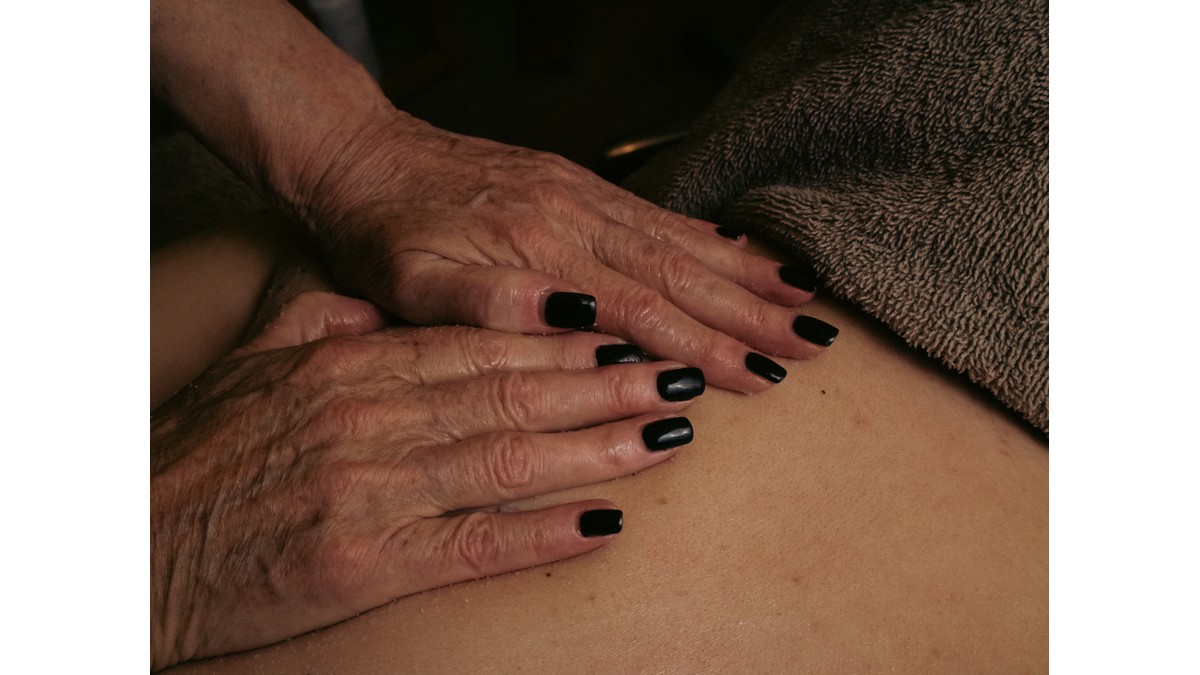 Ayurvedic Full Body Massage (Abyhanga) 90 Mins