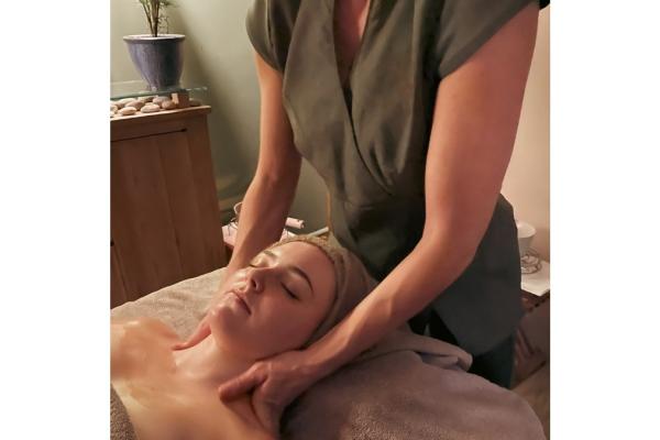 Elemis Expert™ Touch Nourish Facial - Cleanse, Rebalance & Revive