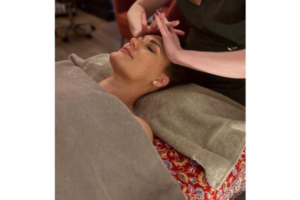 Elemis Expert™ Touch Vegan Friendly Facial