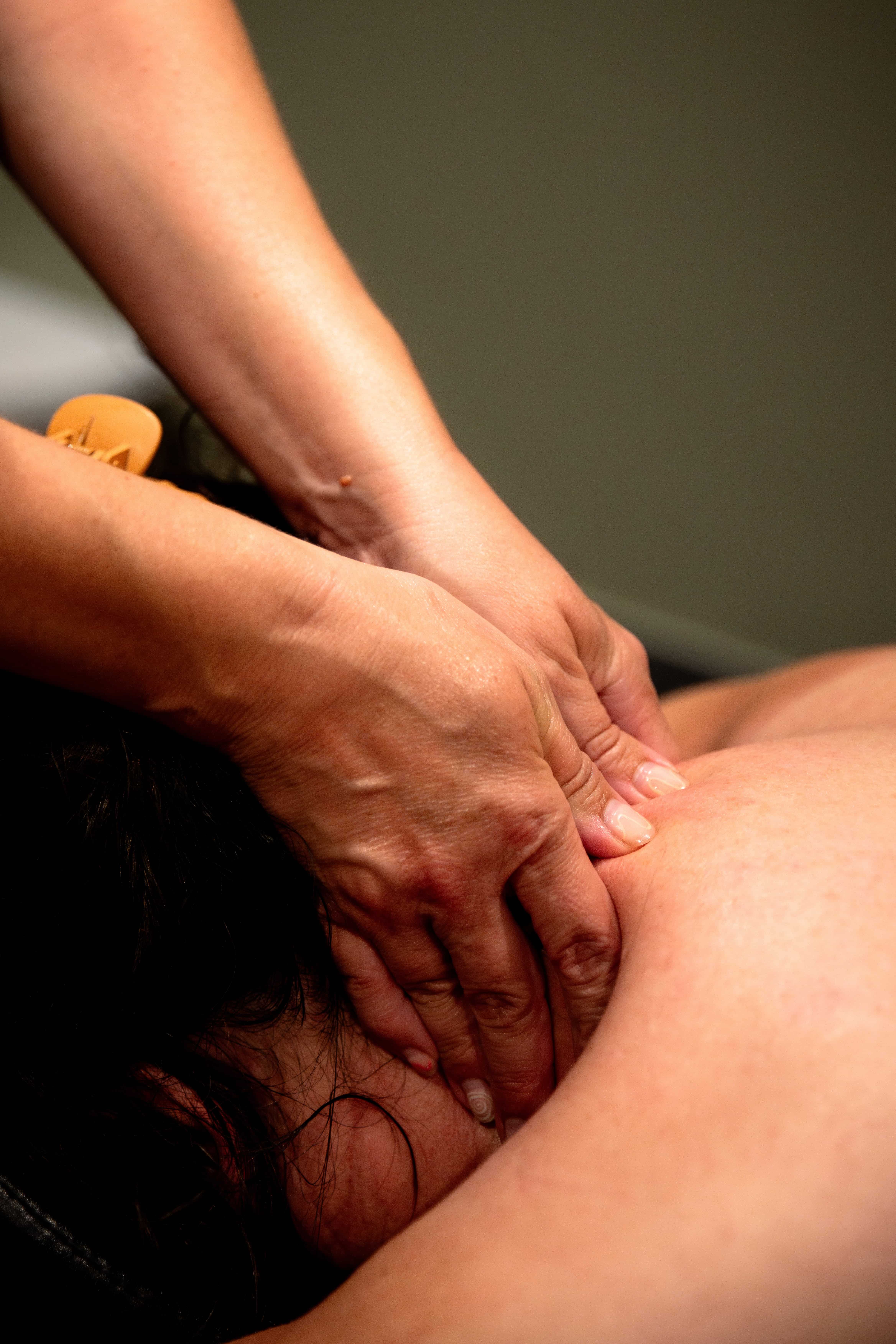 Aromatherapy Back Massage + Facial