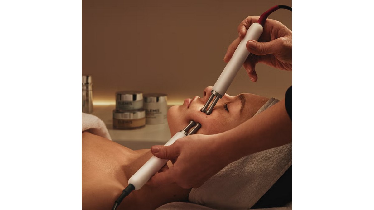 Elemis Expert™ Tech Vegan Friendly Facial