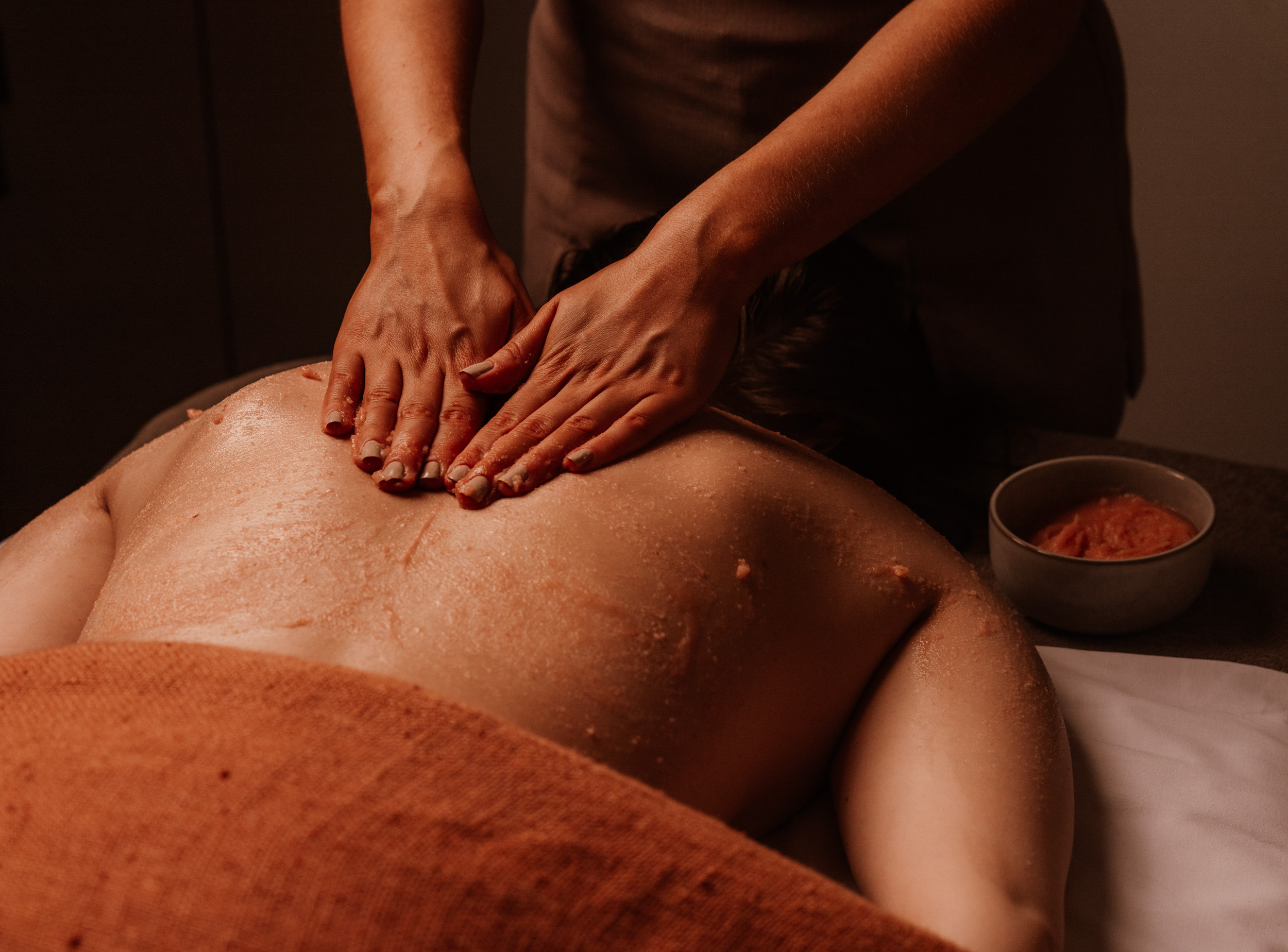 Elemis Deep Tissue Back, Neck & Shoulder Massage (25 Minutes)