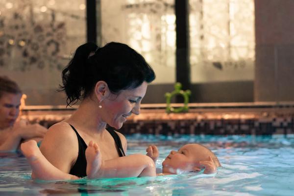 småbarnsvømming  13 måneder - 1 år