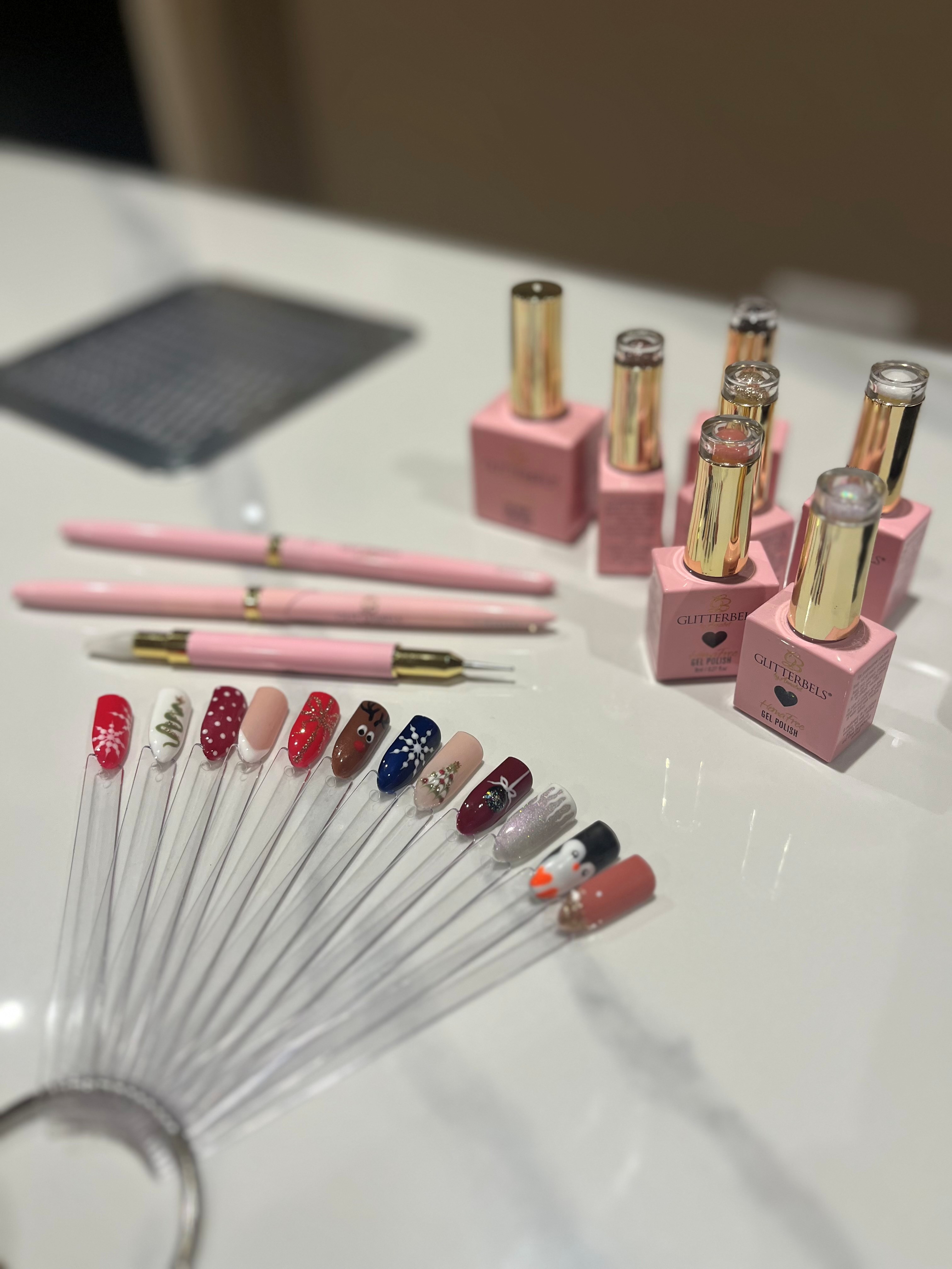 Full Manicure with Glitterbels Gel Polish PLUS Nail Art