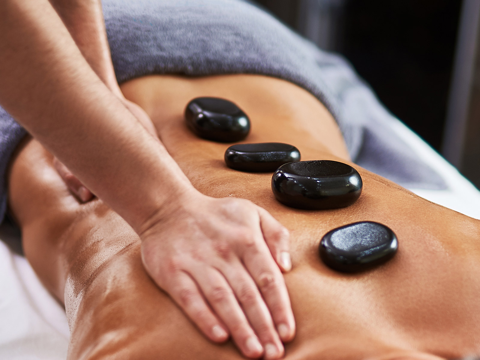 ISHGA Express Hot Stone Massage