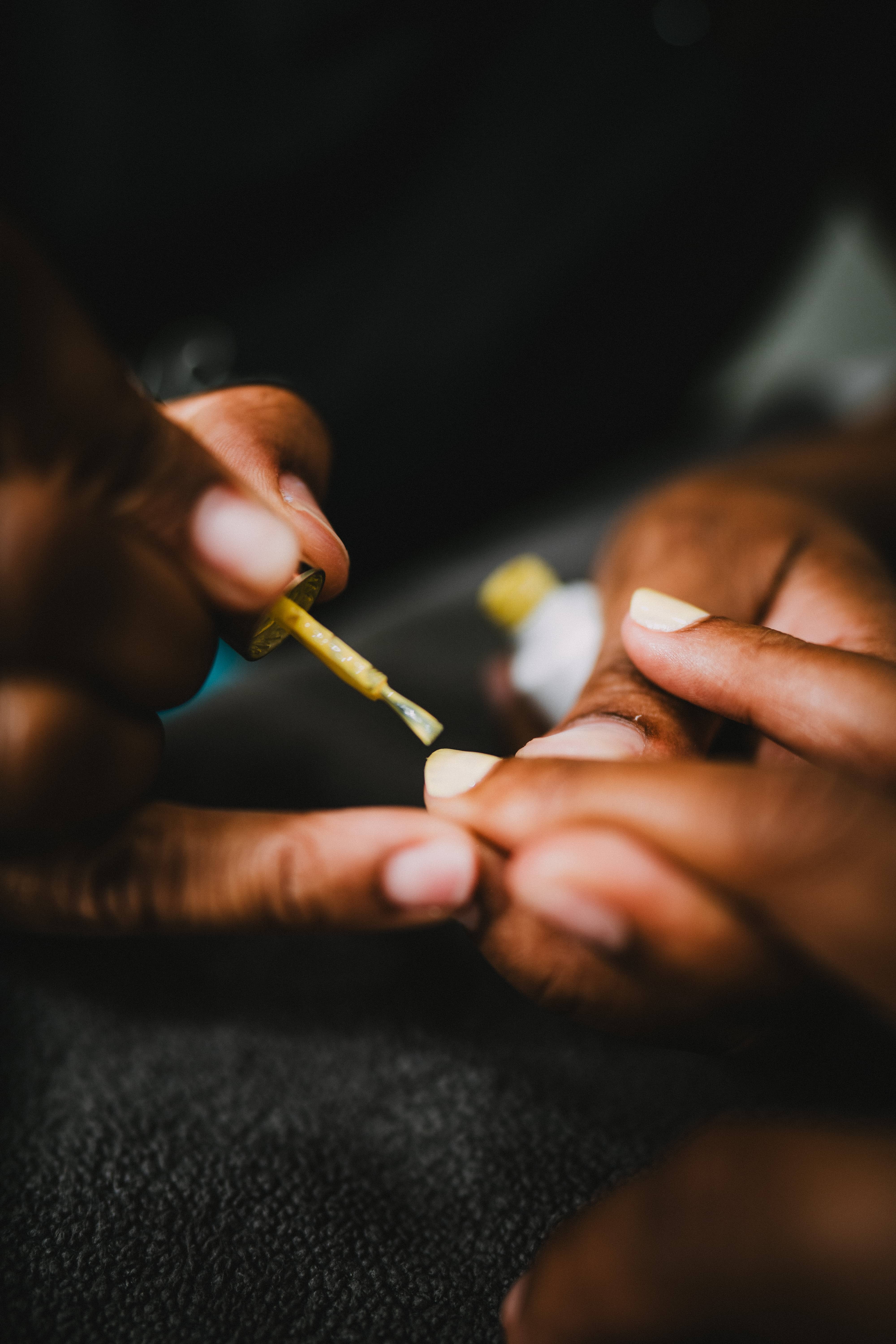 Pose de Vernis semi-permanent Mains