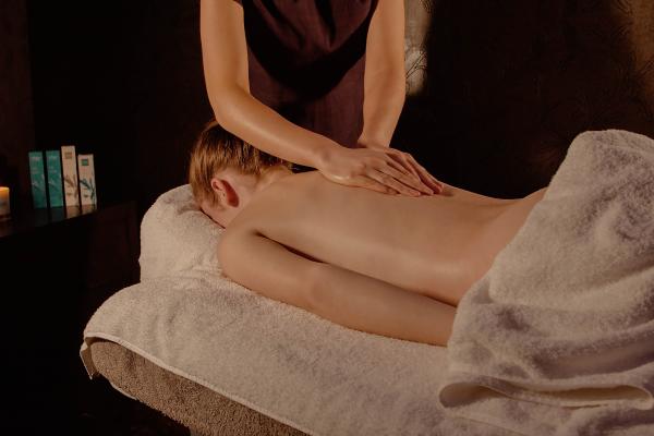 Body Massage 55min-invigorating/relaxing/warming - Includes 2 hour spa access