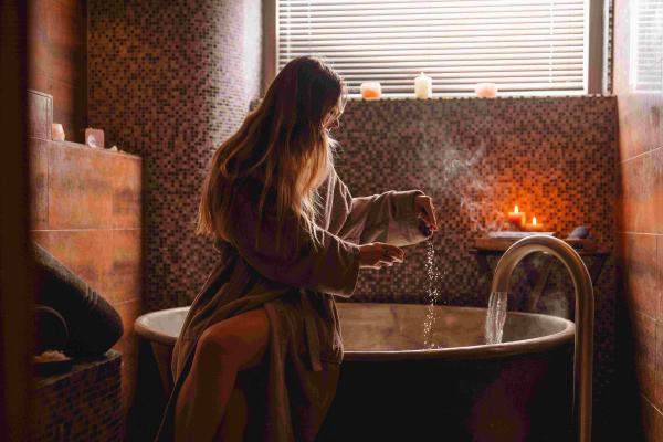 Candlelit Copper Bath for Two: 45 Minutes