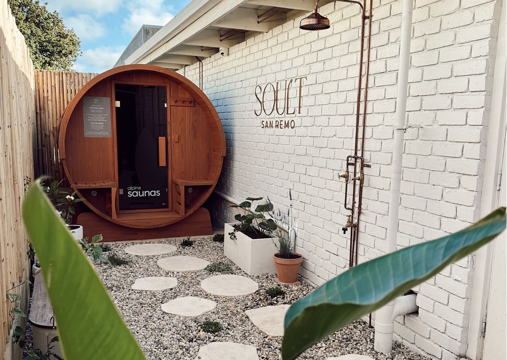 Traditional Steam Sauna & Cold Plunge