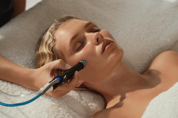 Natura Bisse: Diamond Luminous Oxygen Facial (20% service charge included) 60 minutes