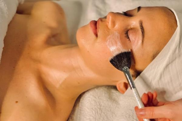 OSKIA Bespoke Radiance Renewal Facial