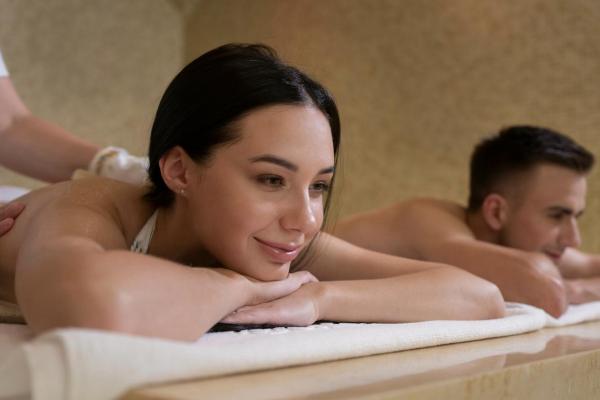 DEEP TISSUE COUPLES MASSAGE 60 MIN