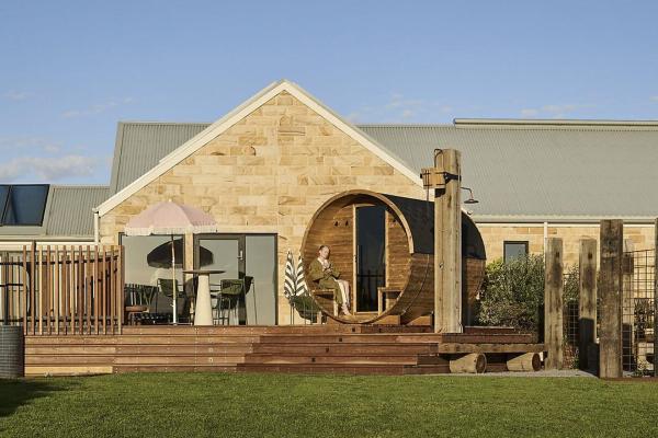 Massage 60 minutes & Bathe + Sauna + Plunge 90 Minutes