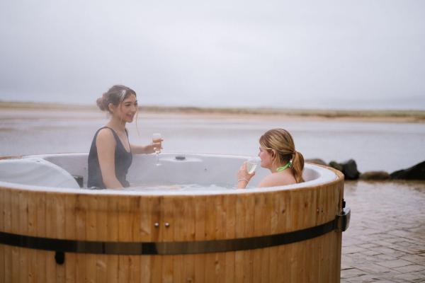 Private Hot Tub Experience 30 minutes