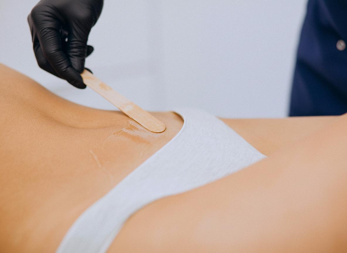 Voksing av bikini/ Bikini waxing