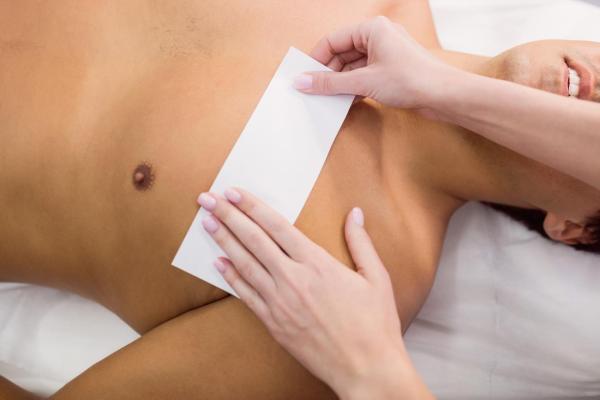Voksing av bryst og skuldre/ Waxing of Chest and Shoulders
