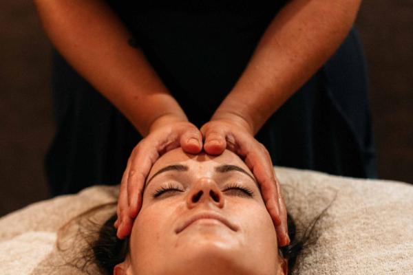 Warm Oil Head & Neck Massage: 60 Minutes*