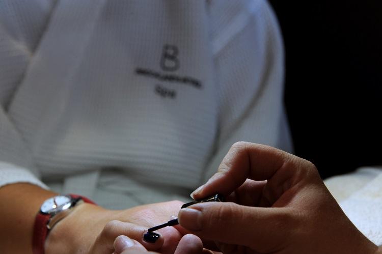 Luxury Manicure 50 Minutes