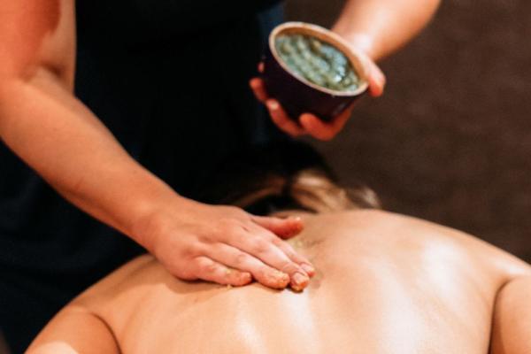 The Art of Oula: Full body Salt Scrub, Mud wrap & Facial: 120 Minutes