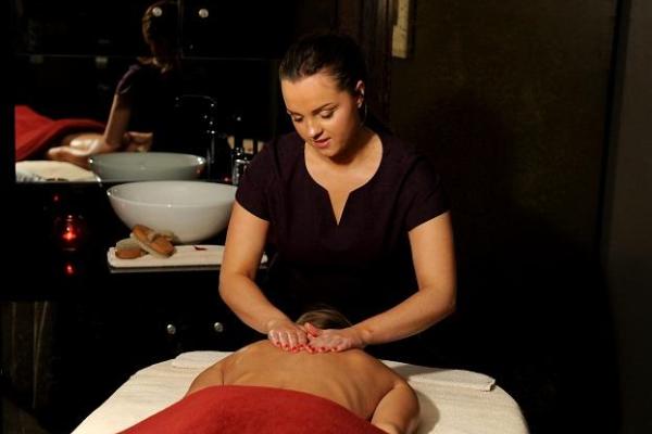 BSpa Honey Glow Signature Massage