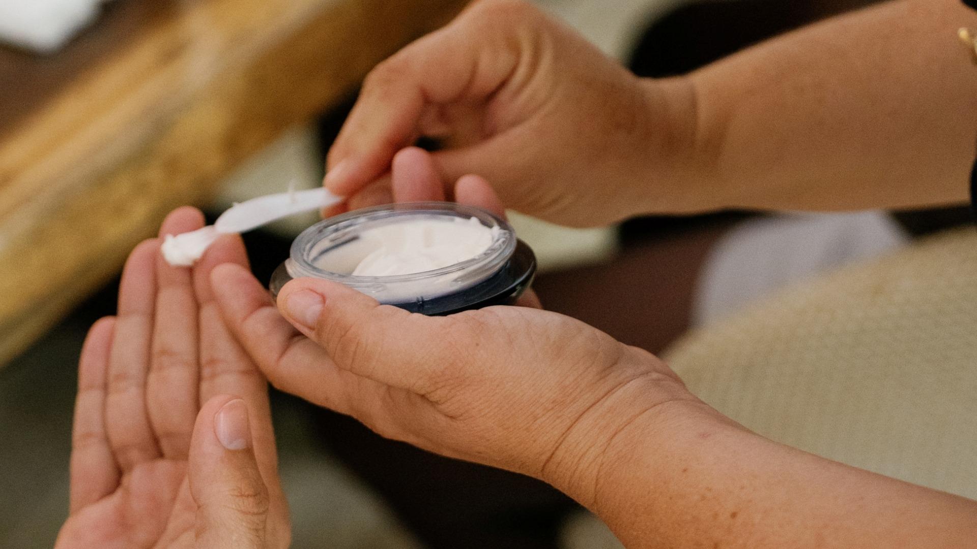 COMPLETE HAND INDULGENCE